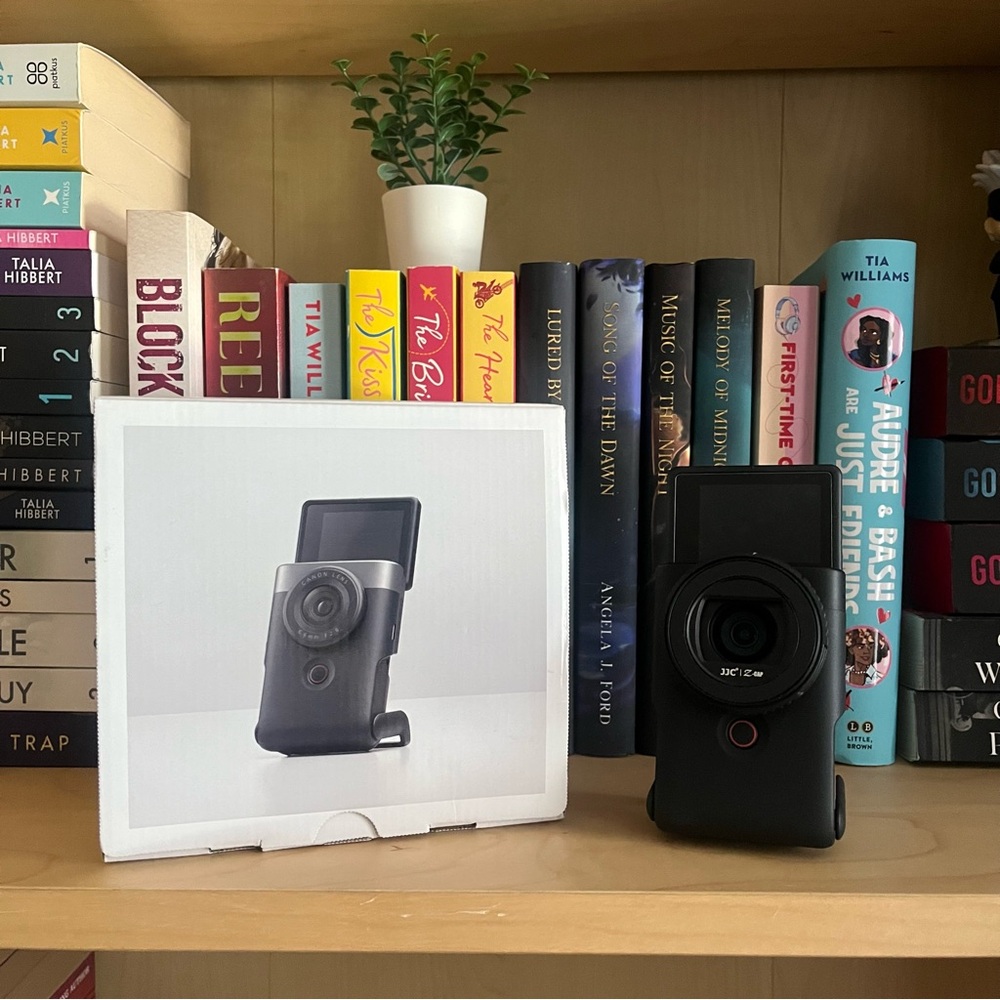 Canon Powershot V10 - Picture 3 of 10